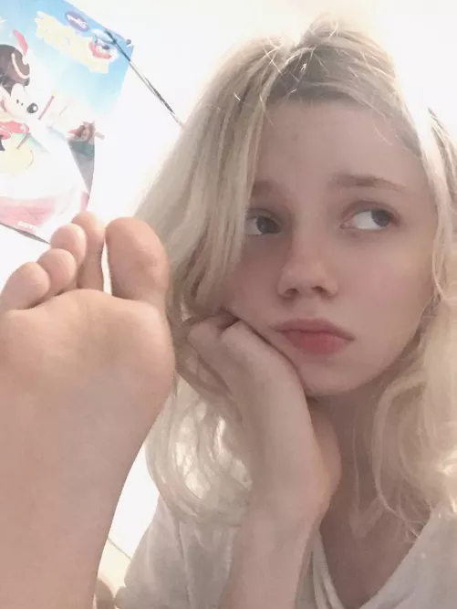today my feet sooo tired 🥺 do you want to help them relax?