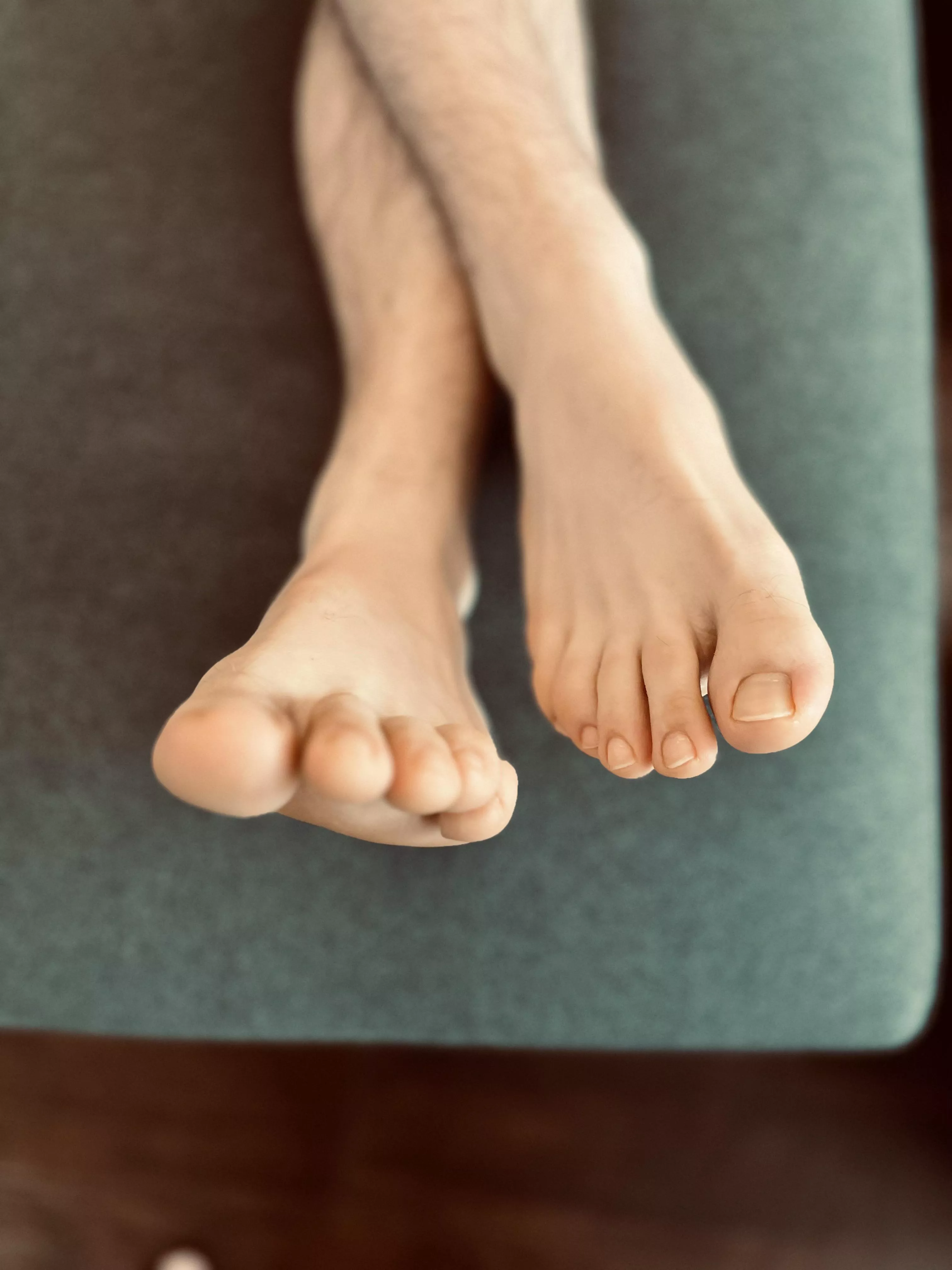 Waiting on you to make my Monday 🦶🏼😏