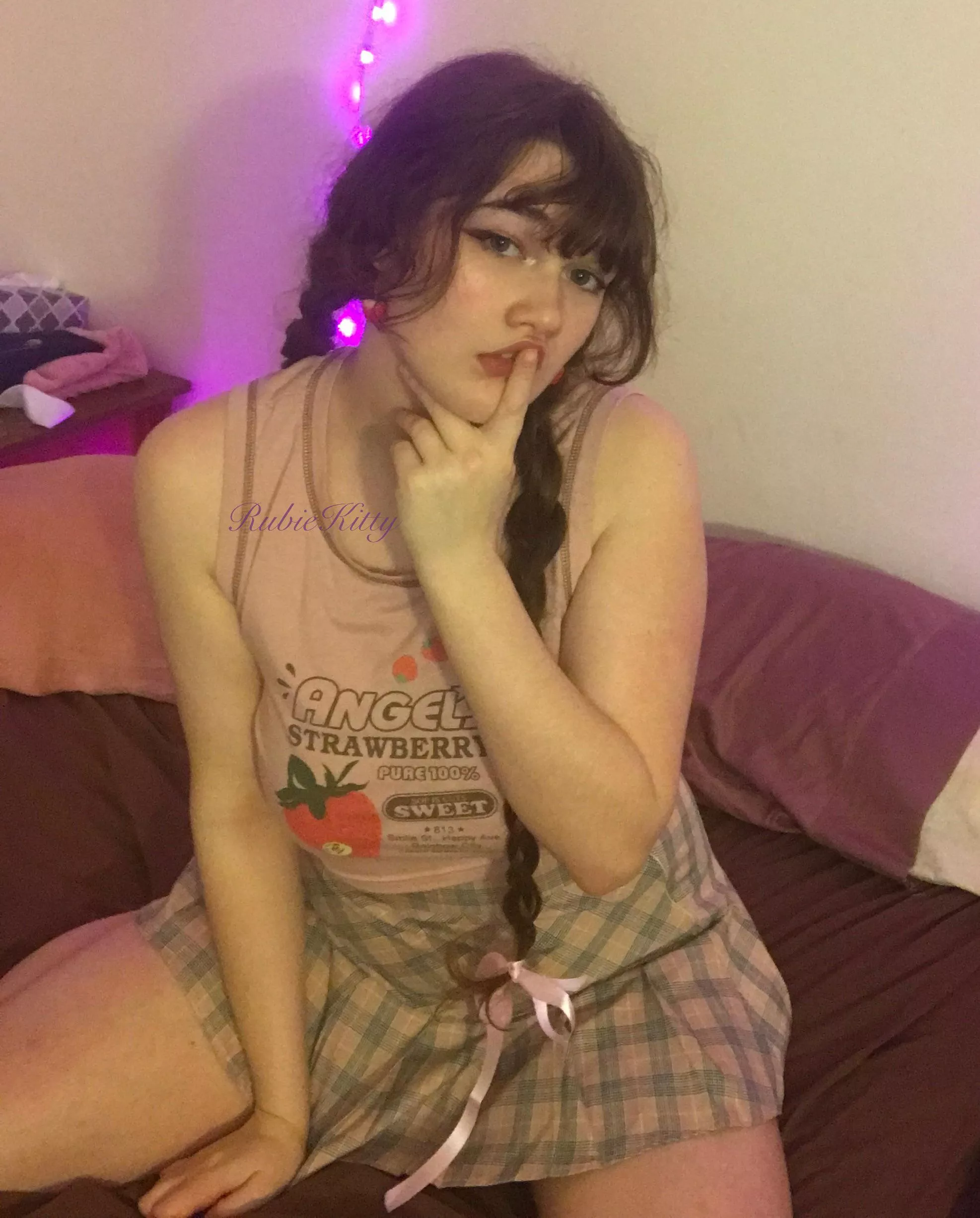 Wanna pull on my pigtails and call me your angel?😜💕