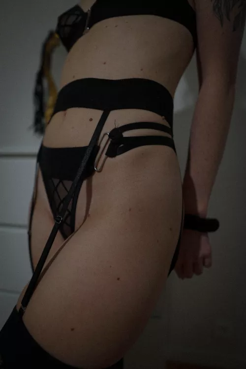 What do you think of this black garter belt