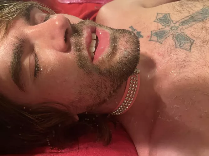 What’s better then a twink who just came all over his own face?