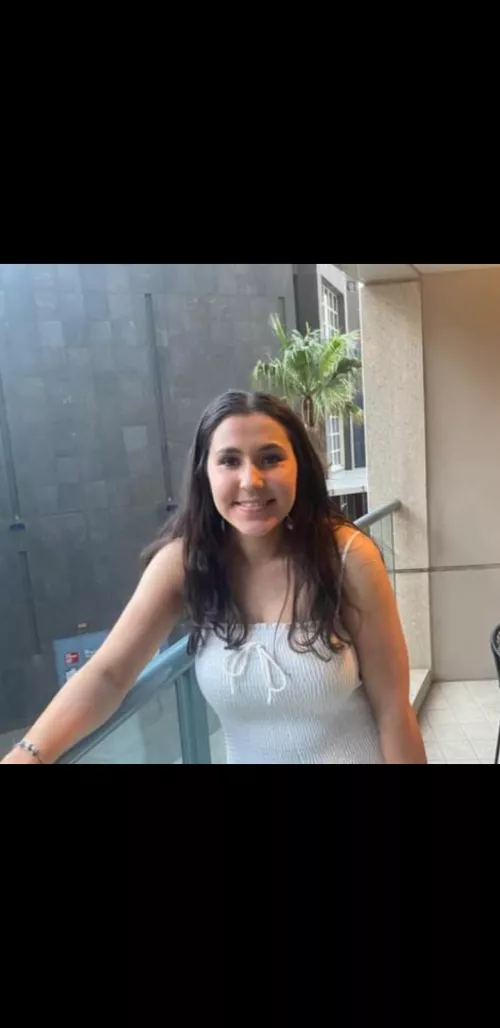 Who wants mia to dive her face in and eat out your asshole