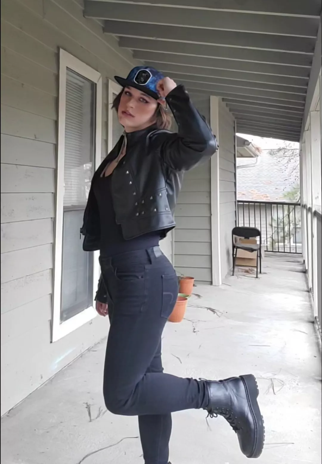 Will anyone help me get wigs or new outfits 🥺💕