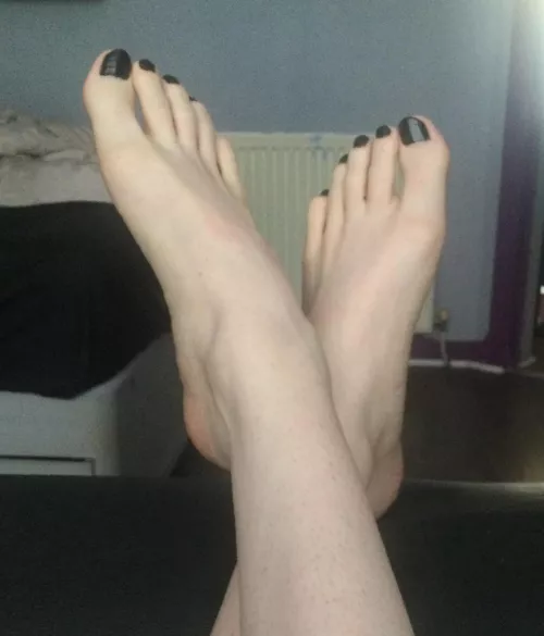 Worship my feet 🖤