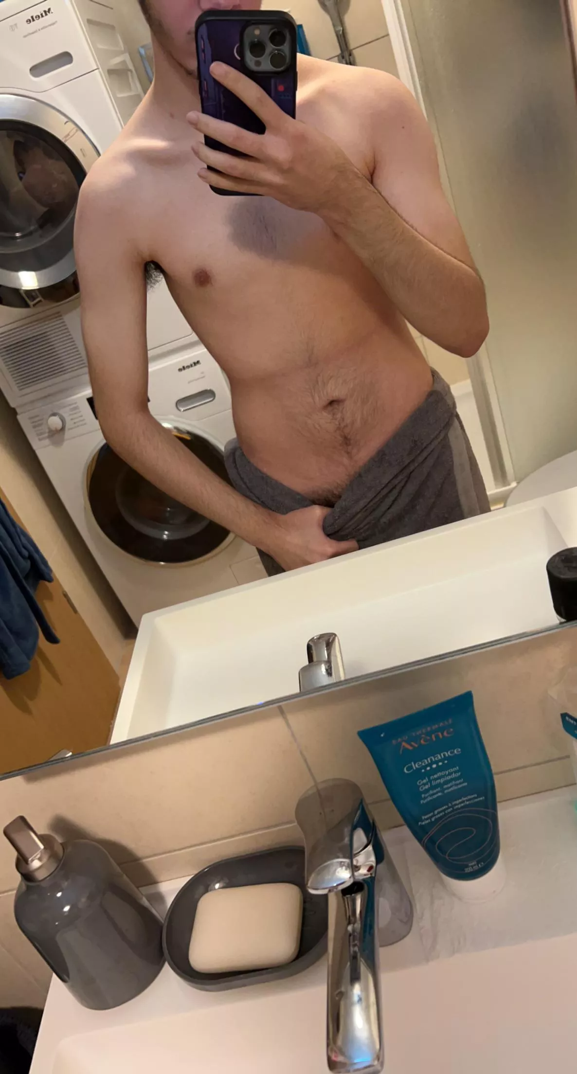 18 Frenchie here, snap: xisk_eh (I show face)