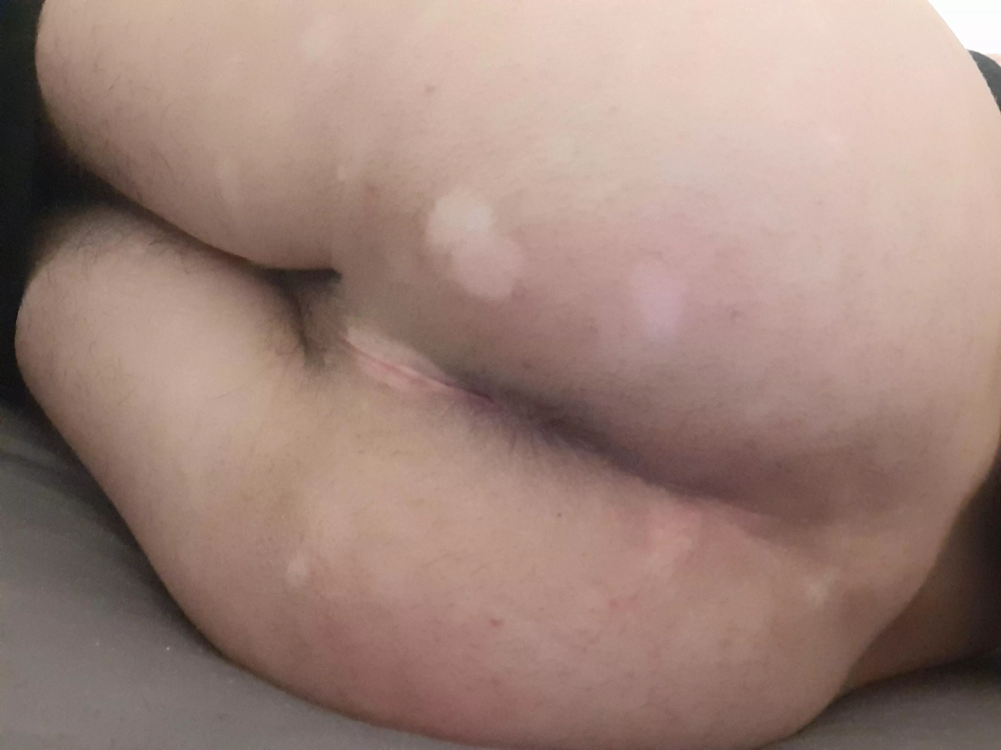 18. Looking for bottom or hot !big! Dick. DM me ;)