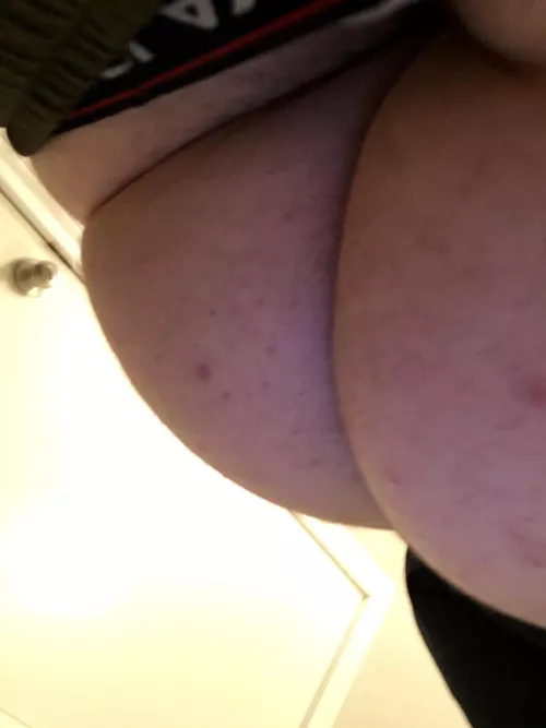 18 m bottom I need dick plz