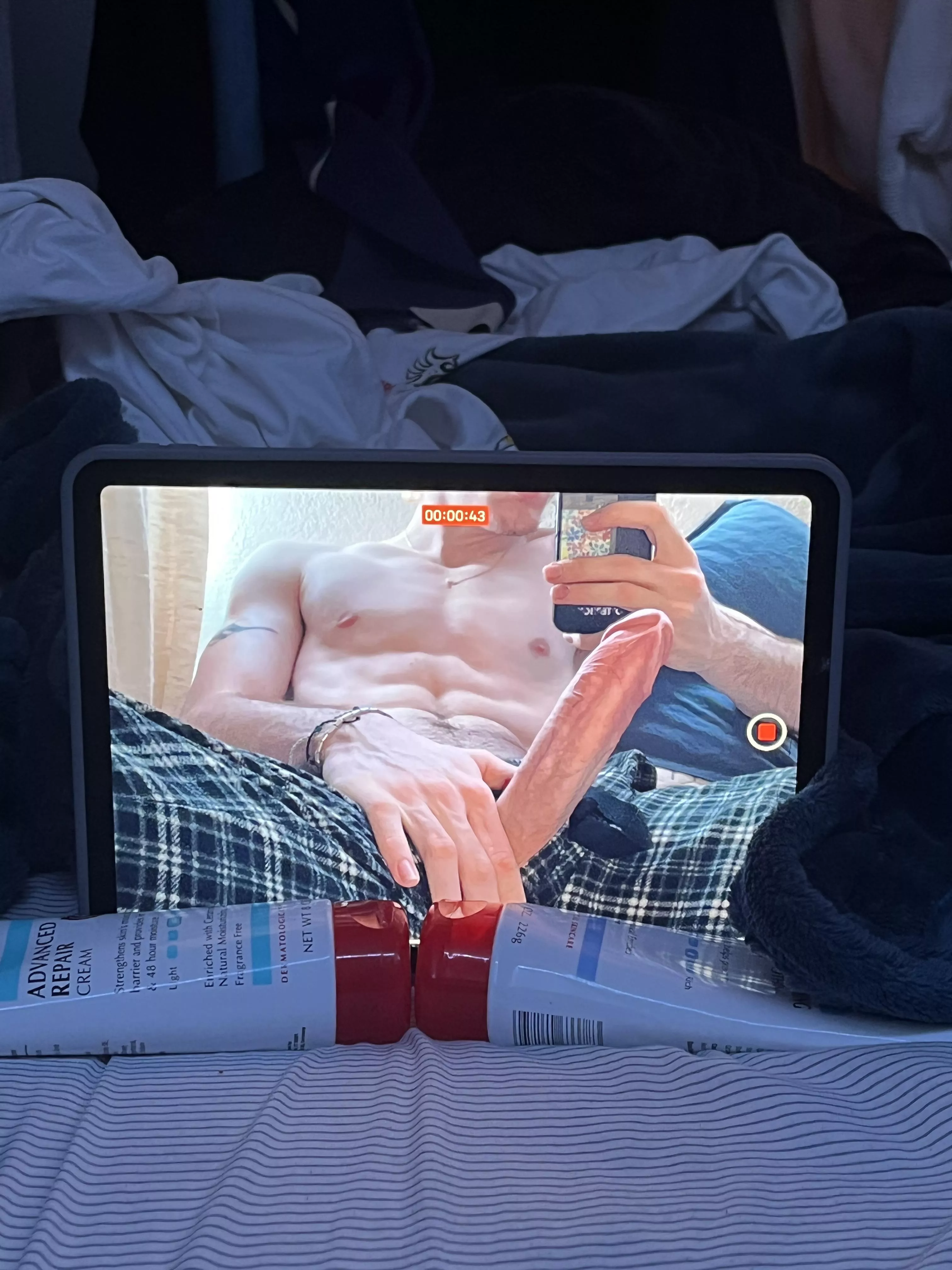 20 fit, hung, horny. hmu