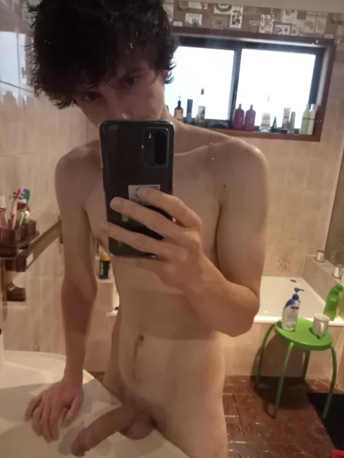 20M from Australia. Hope my thick cock brightens your day