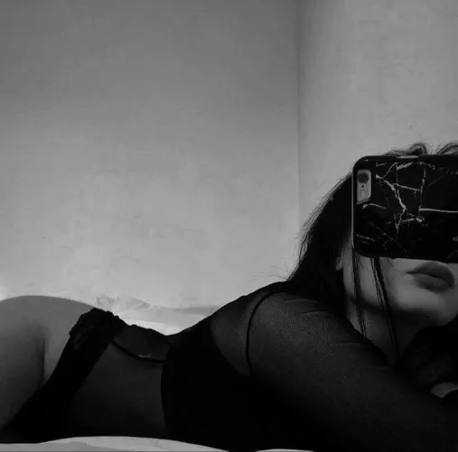 23 bi f looking to have a little 3some fun! HELP ME OUT 🙏😘😈