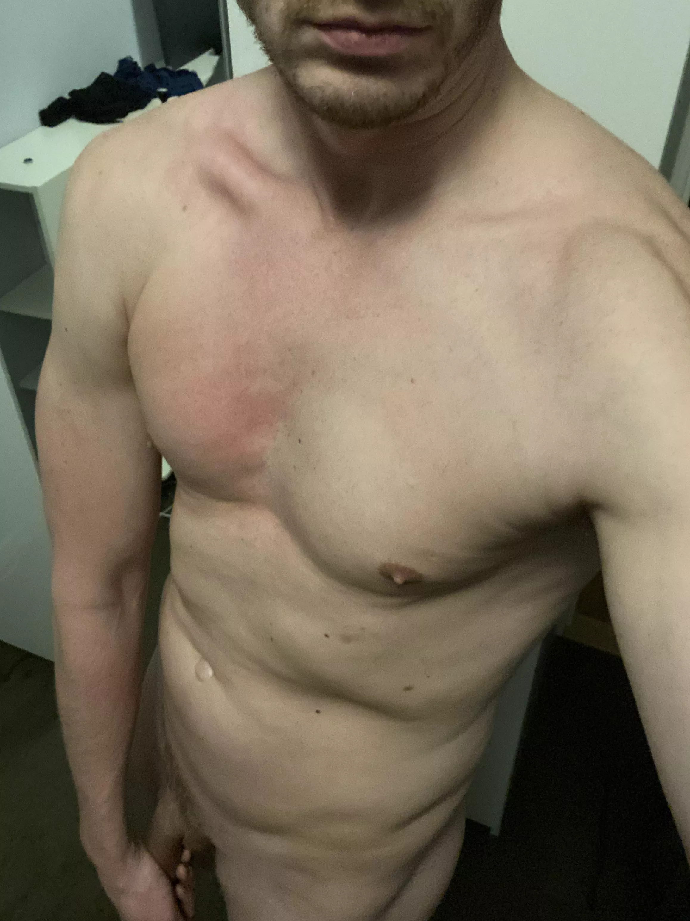 35 Fit Guy with a daddy look. Looking for hot/Fit guys that show off face and body. Add me @hellogayguyss
