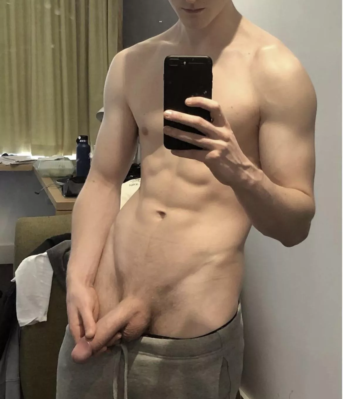 Been hitting the gym and only getting hornier… (m)