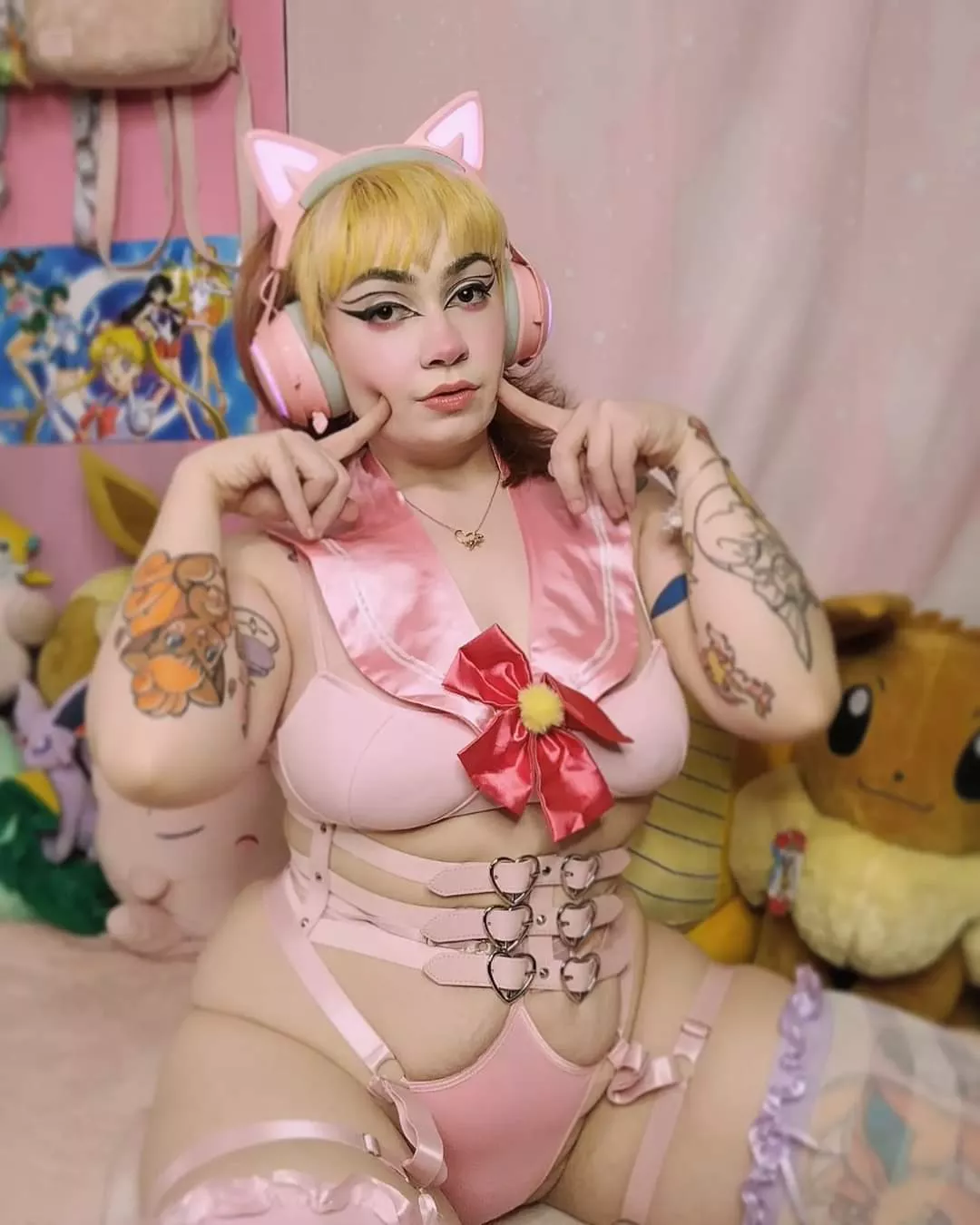 Cute lil gamer gf 💞🤤