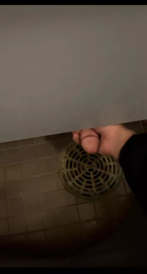 Did understall for the first time on campus with a dl guy