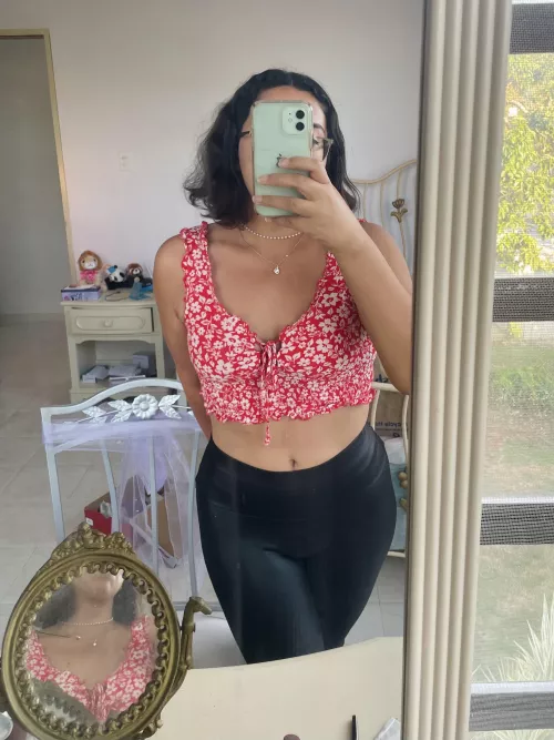 Do you like my crop top?