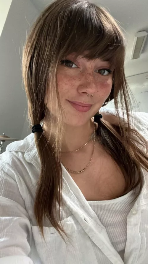 [domme]Upvote if your shrimp 🦐 is 5 inches or lower. comment your size below & come for some humiliation Just pm