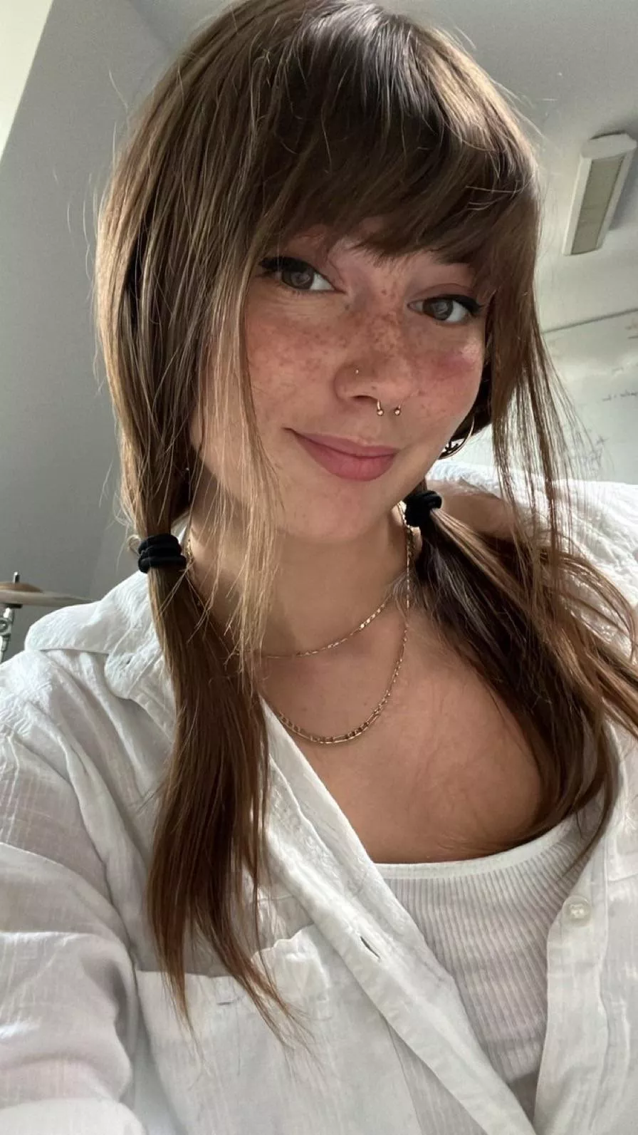 [domme]Upvote if your shrimp 🦐 is 5 inches or lower. comment your size below & come for some humiliation Just pm