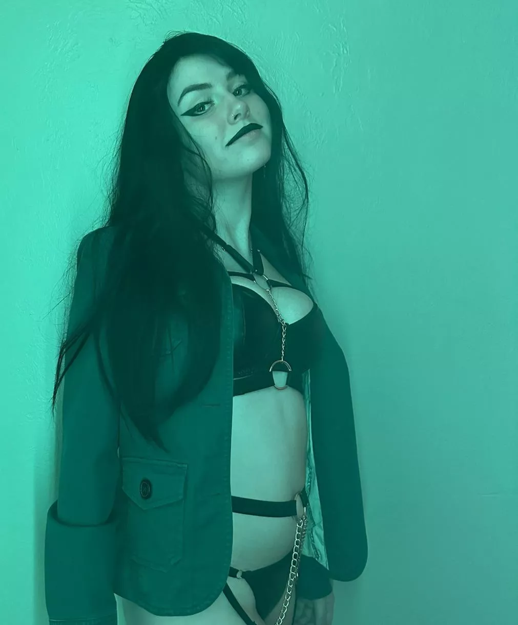 Dress up as Kim Possible and Scissor me??? F18