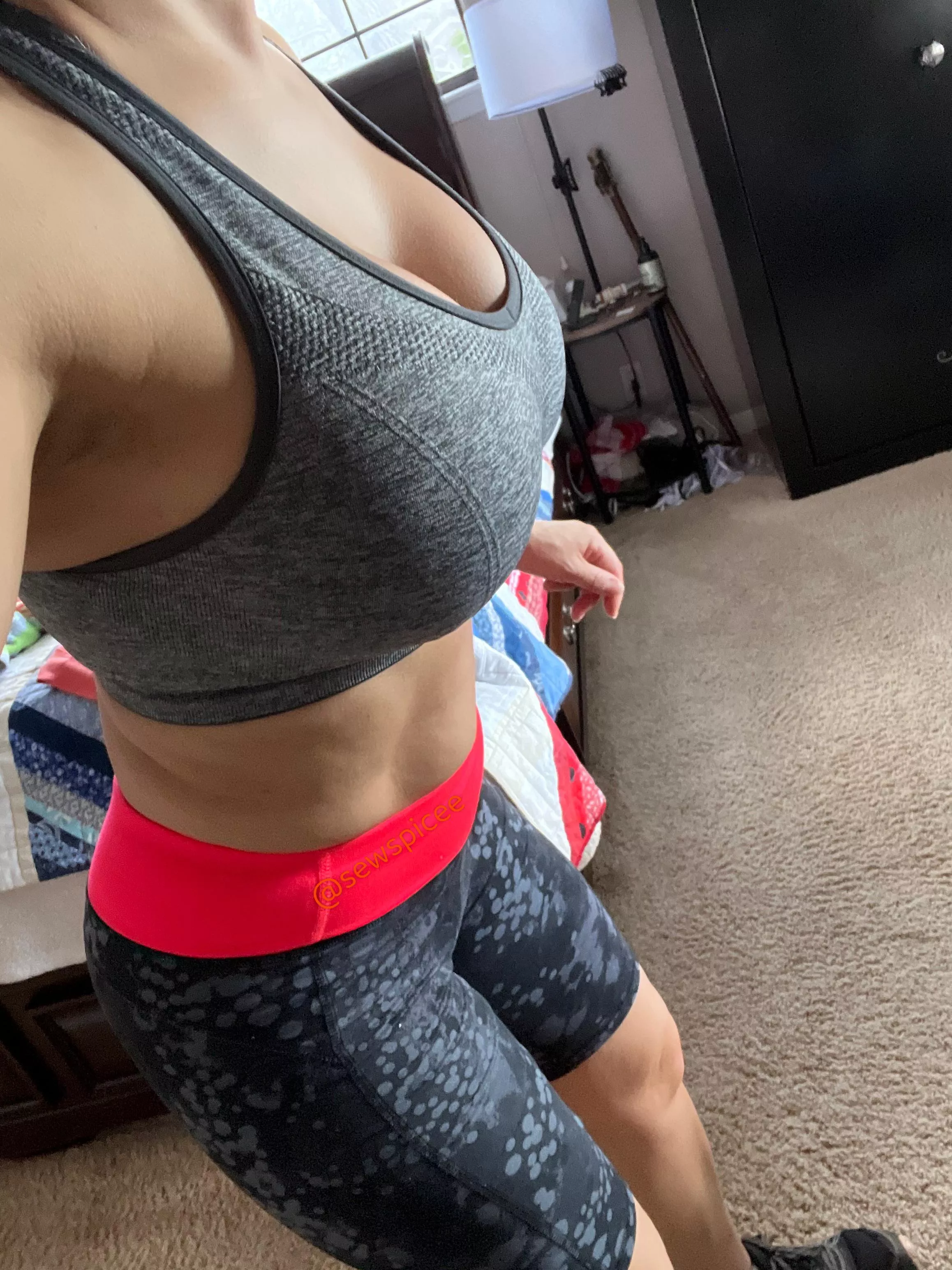[F] 🏋🏼‍♀️happy dance. Progress has been slow. I swear I see abs. 🙂
