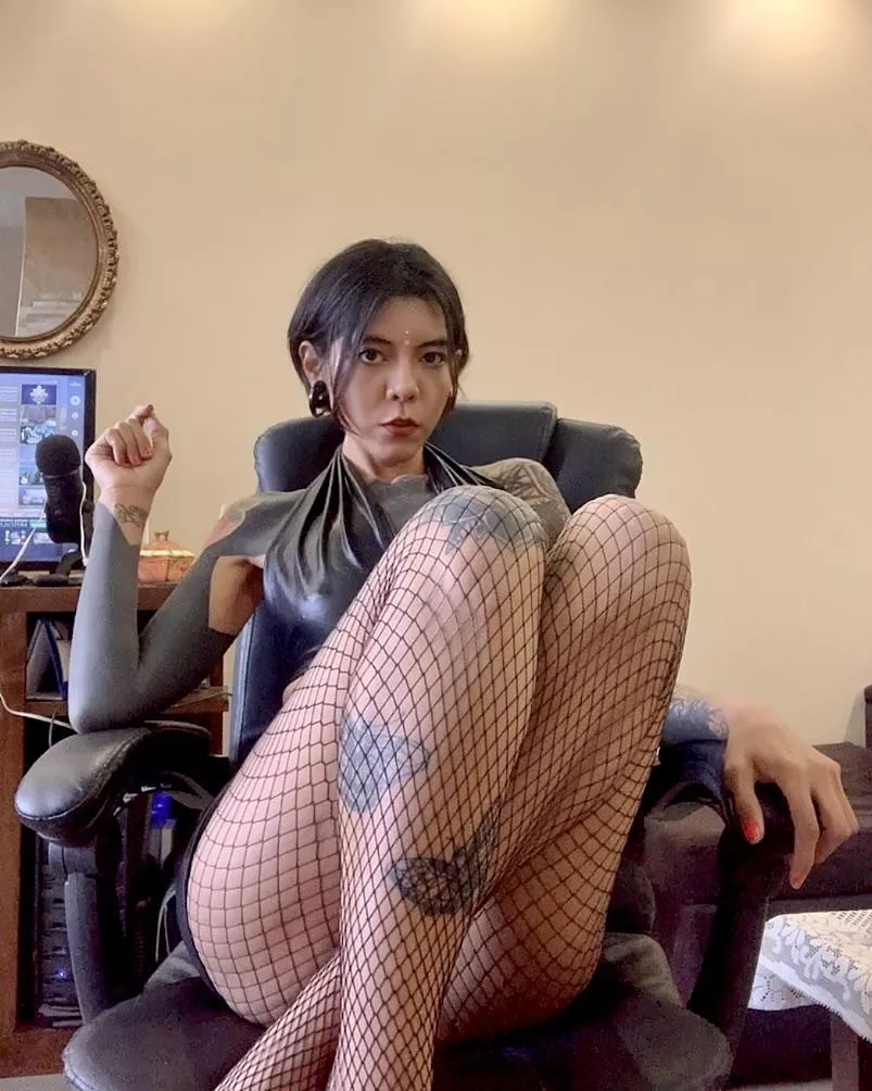 Gf in fishnets reporting for duty