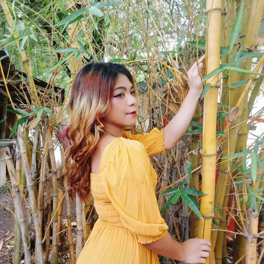 how do i look like in yellow dress?