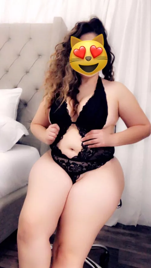 I hate Mondays but dressing up makes me feel better 👅😈