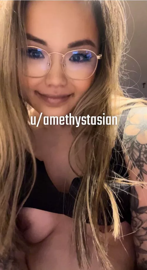 I look so hot when I wear glasses