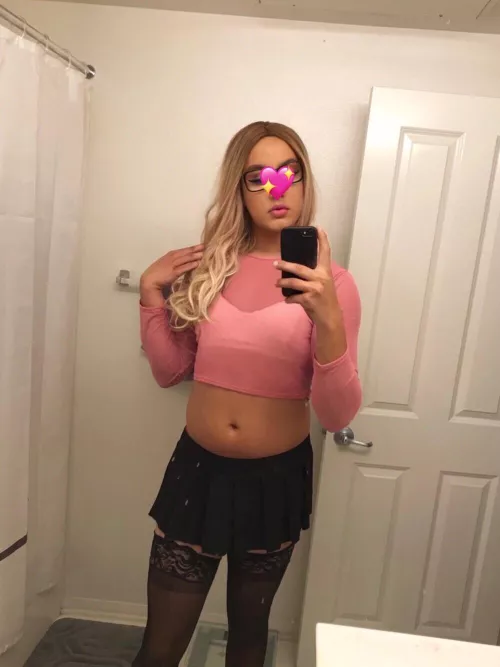 I love when you naughty boys get this bisexual princess off with your hot ladies. I know you fantasize about a sexy tgirl sidechick hehe 😇 kik Sasha.fantasissy