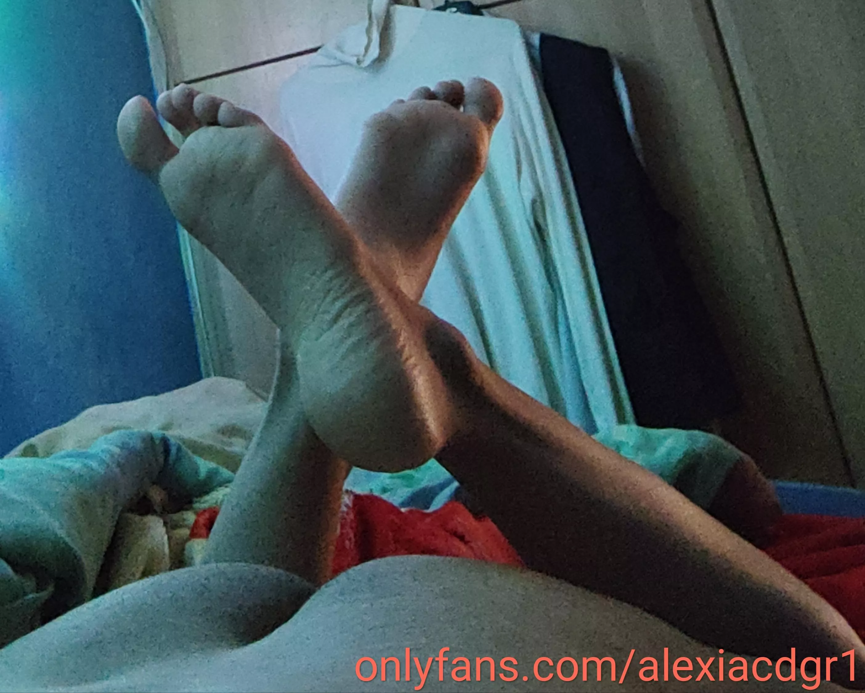 if you want to see more from me, you know where to find it 😉👣🍑🍆💦