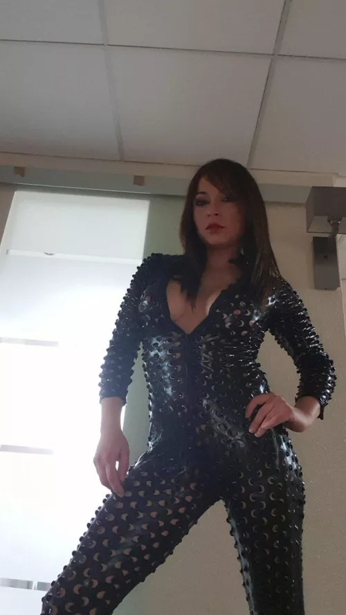 I’m a Dominant mistress been like 15 years and I like my slave to be clean and to be obedient