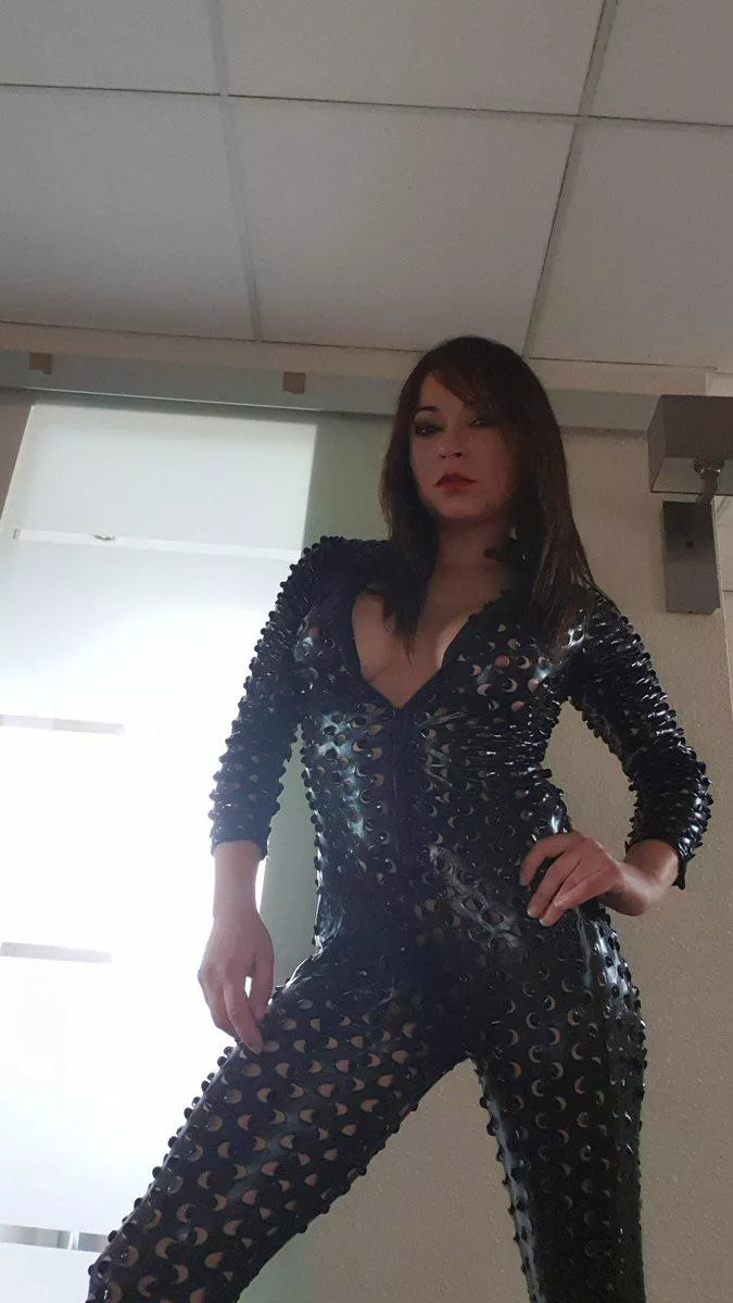 I’m a Dominant mistress been like 15 years and I like my slave to be clean and to be obedient