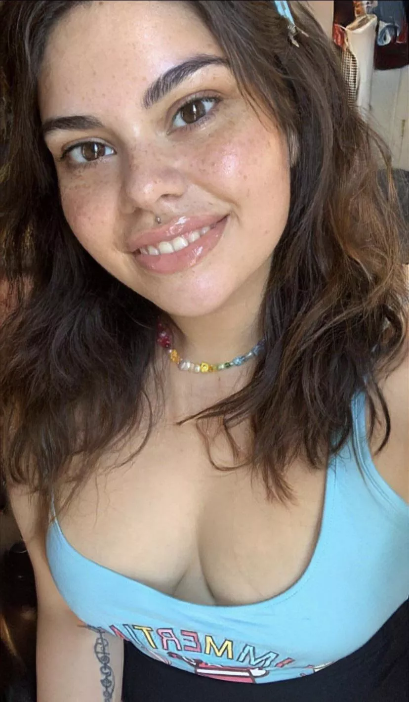 I’m smiling at you and wondering what you’re staring at (;