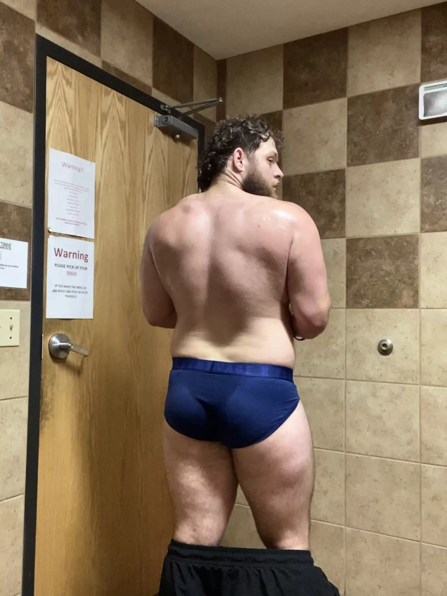 I’m sweaty and soaked after every workout I have to strip completely in the locker room everyday 😅