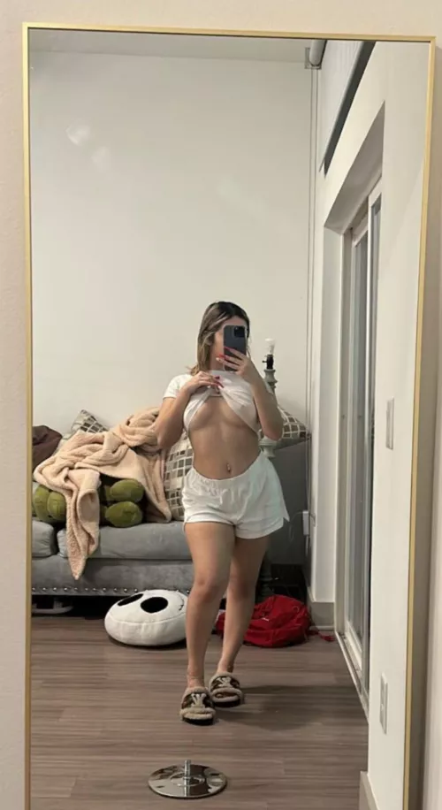 Imagine my 4’10 ass next you 😜