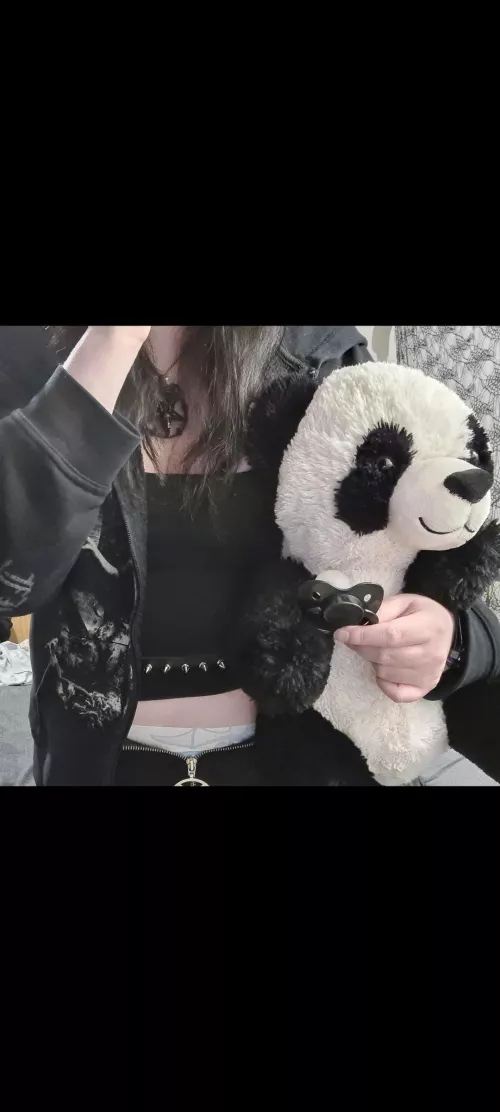 Just a small peek of my Dinorawrz! 🖤