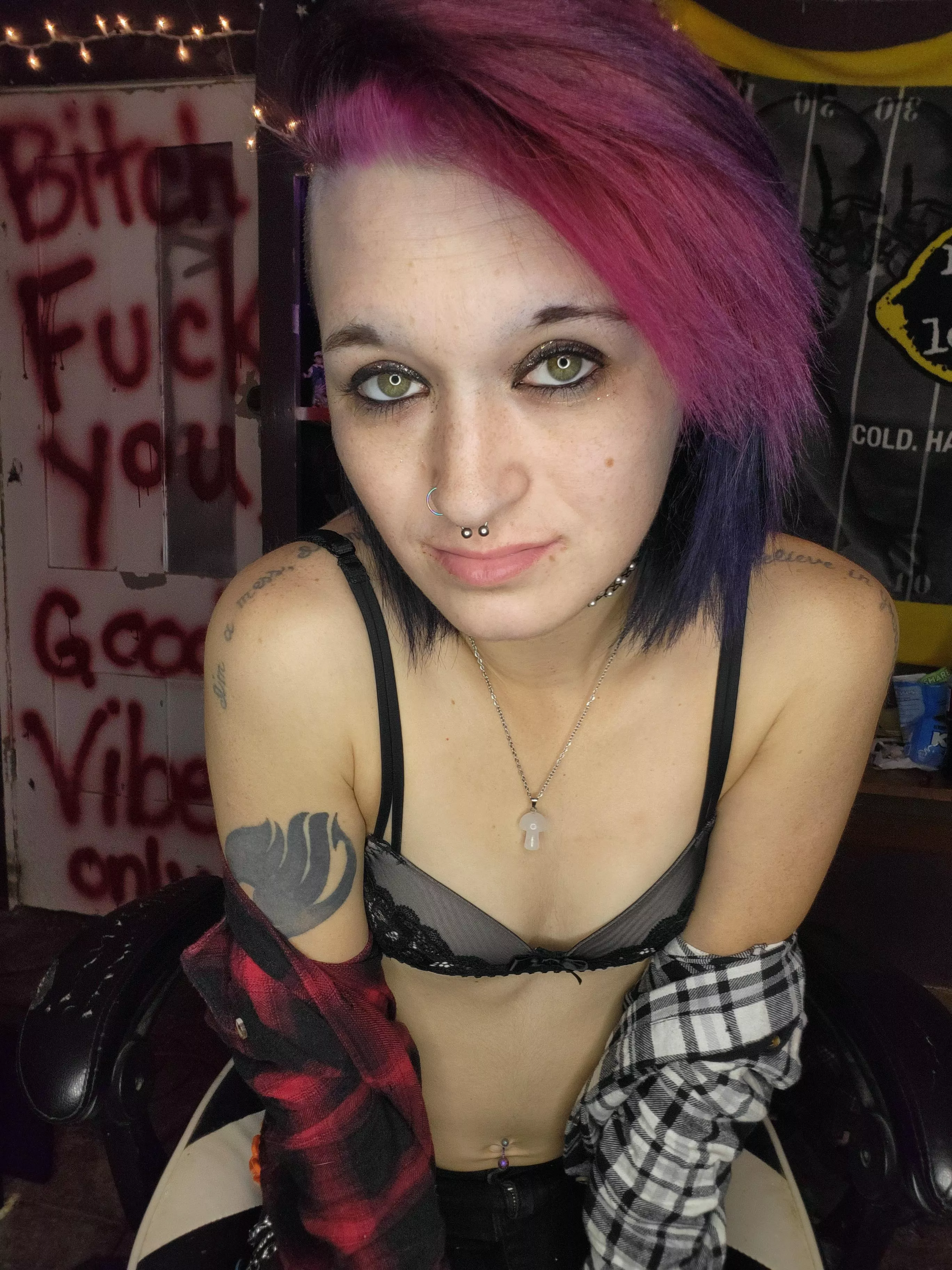 just a stoner milf🥵