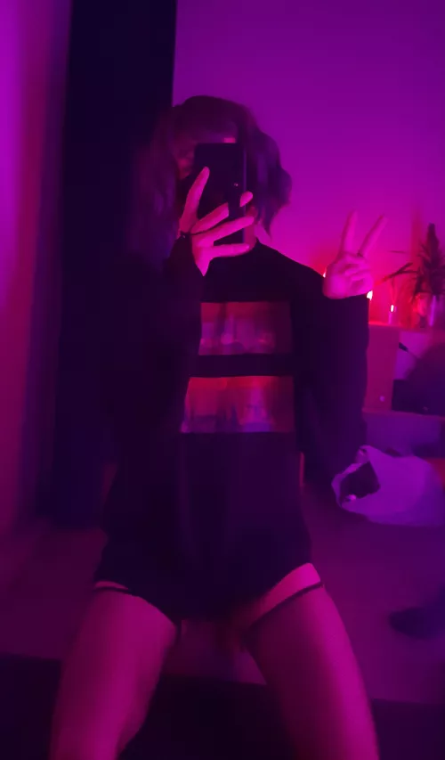 just chilling, feeling cute.. hows your day going!? 😊💕