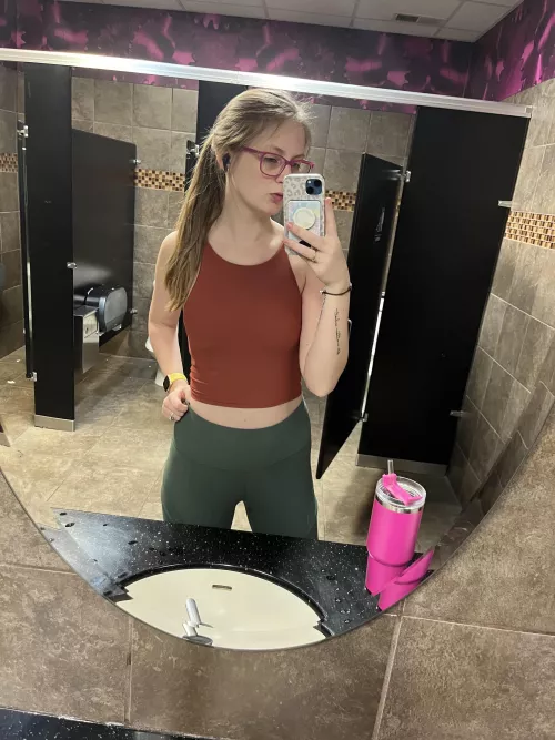 Keep me entertained at the gym 😘