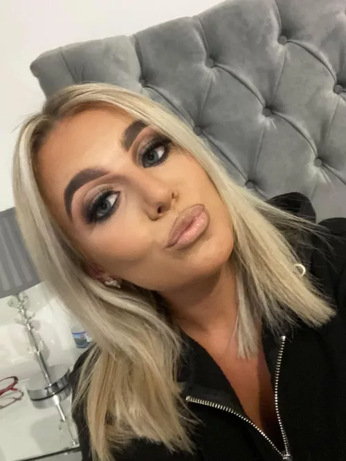 Kelsie K 🏴󠁧󠁢󠁳󠁣󠁴󠁿 Full Face & Blonde