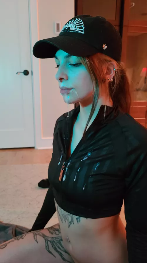 kind of wanna go for a walk like this 😽