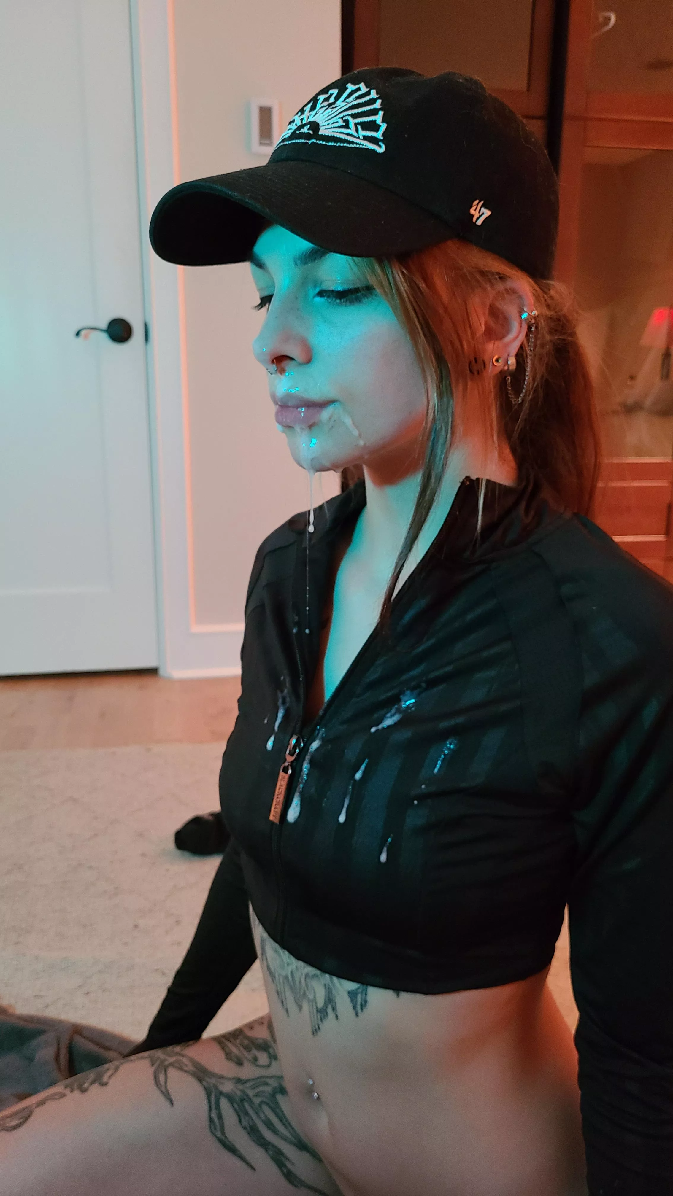 kind of wanna go for a walk like this 😽