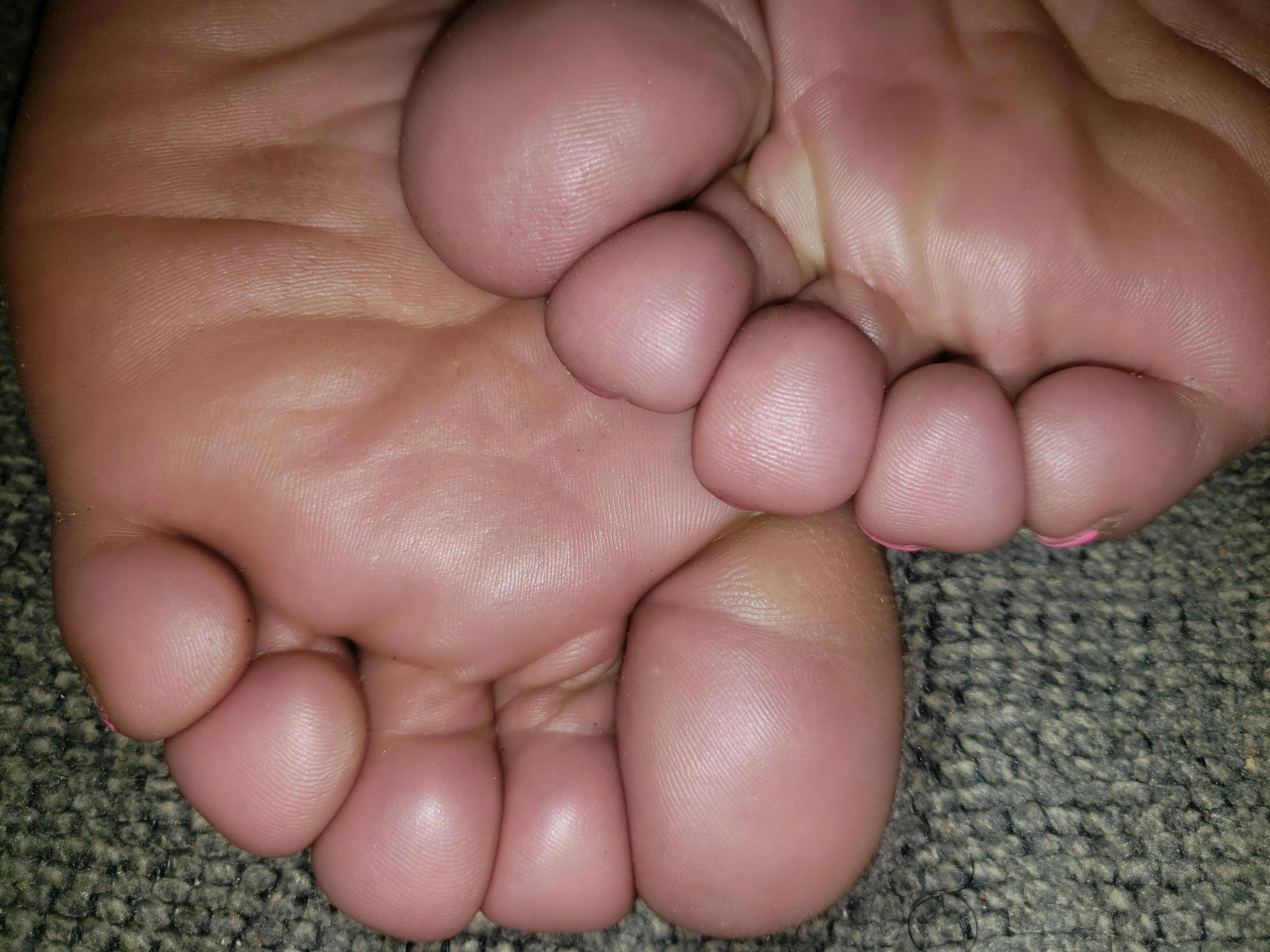 Kiss my toes daddy 😴😴😴