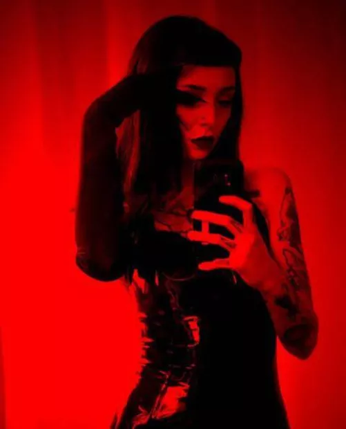 Leave a heart ❤️ for a surprise in your dms [domme]