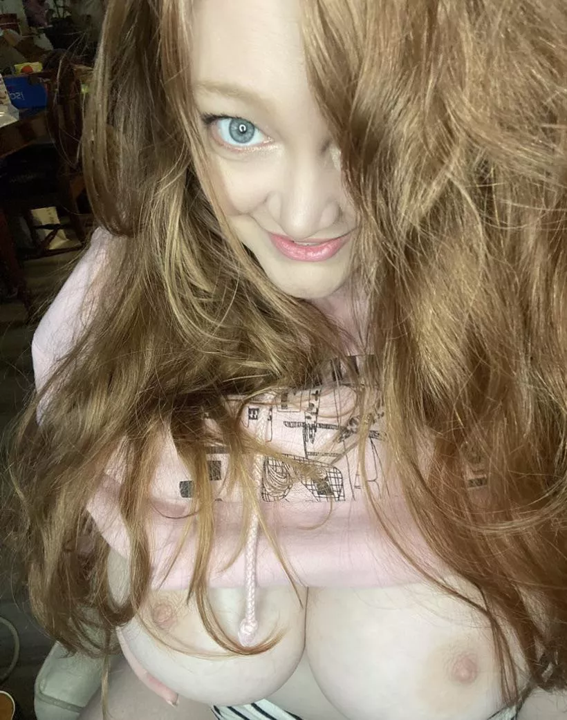 Look they match my pink hoodie lol <3