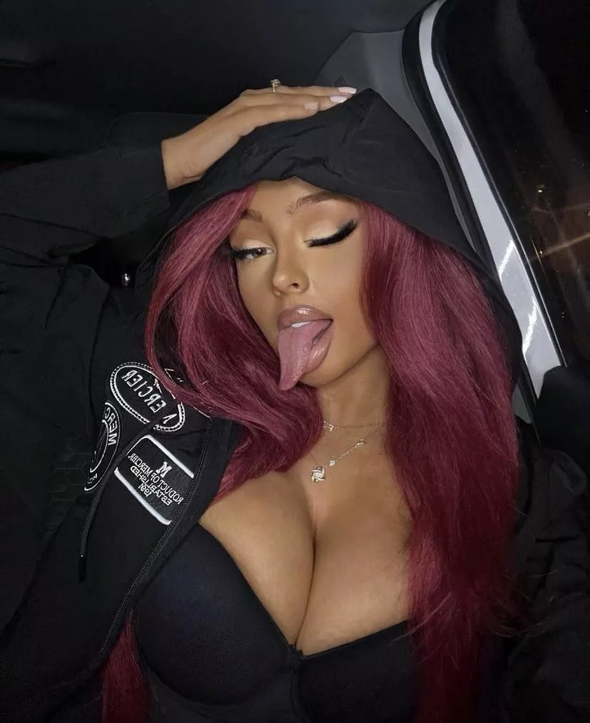 lovely chav tits and tongue 😍🤤