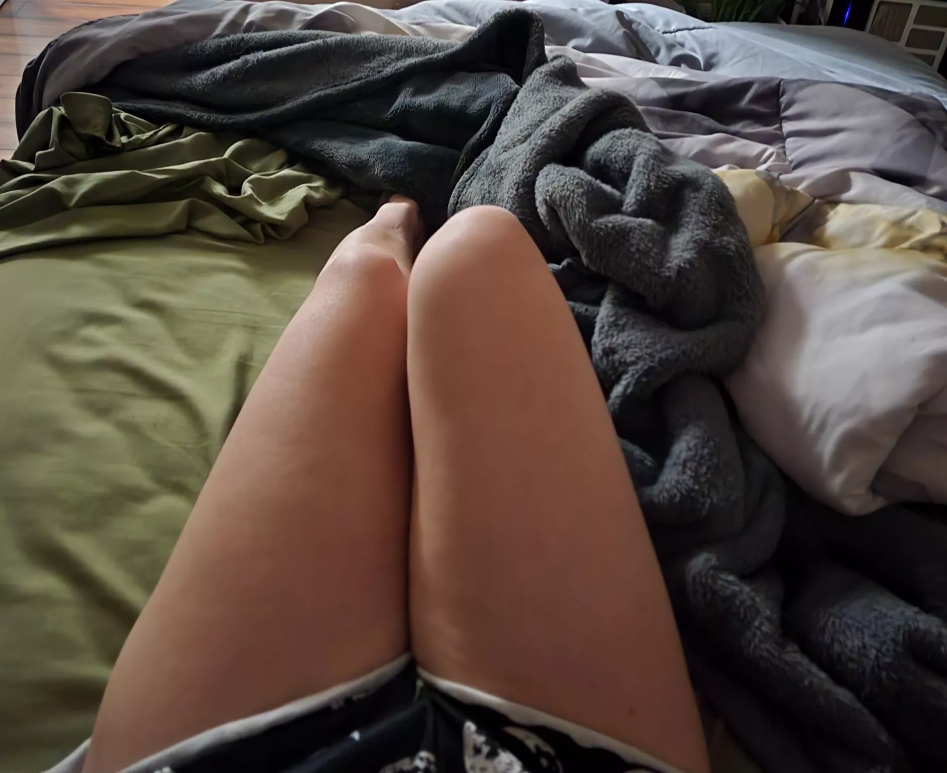 Mm daddy, I'm waiting for you to come spread my legs🤤