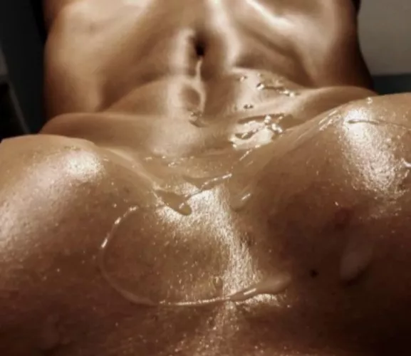 Mommy’s cummy tummy 💪🏼