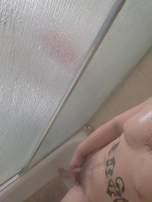 Monday and I'm horny who wana help out a daddy warm shower lookin for a warm hole