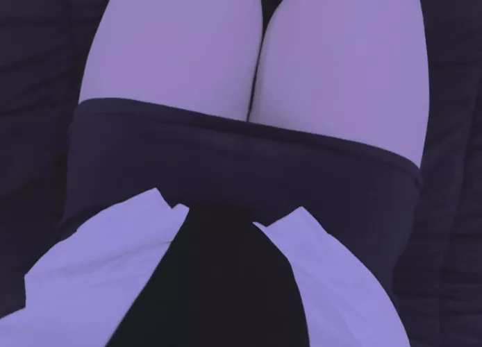 my skirt is too short 😓🖤