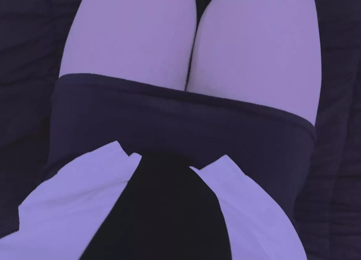 my skirt is too short 😓🖤